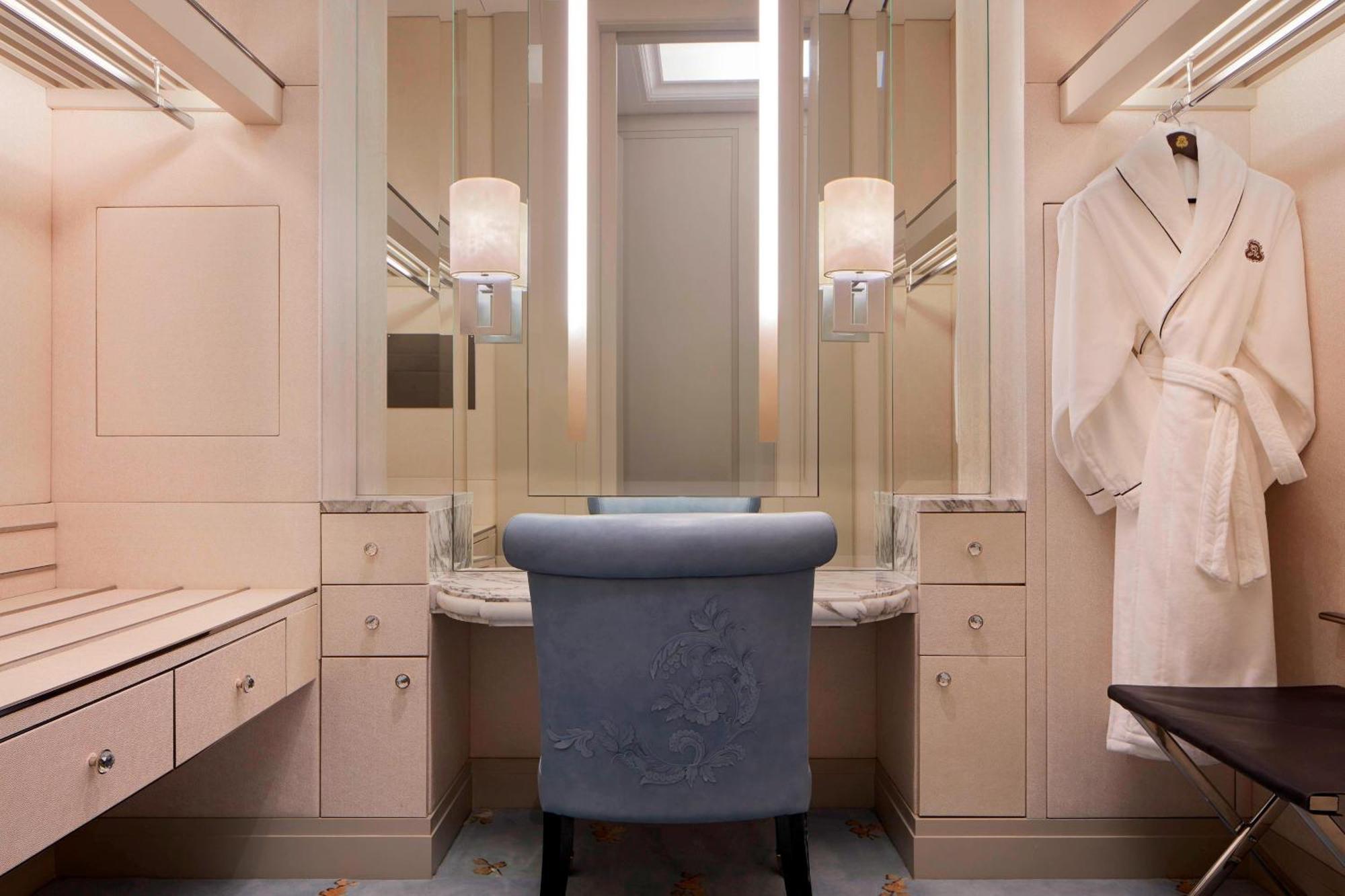 Royal King Suite with Lake Gardens View,1528506388:JPEG